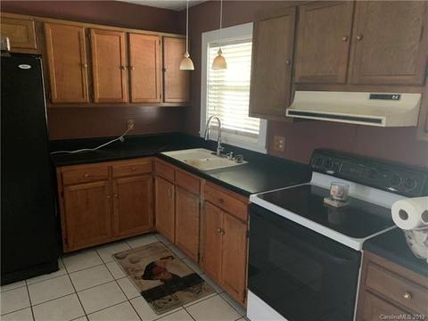 220 Davis Dr, Morganton, NC 28655 photo 2