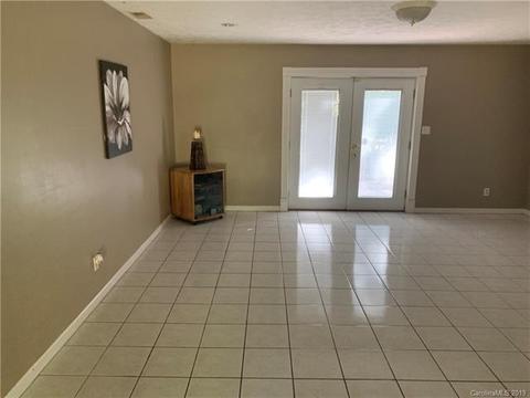 220 Davis Dr, Morganton, NC 28655 photo 3