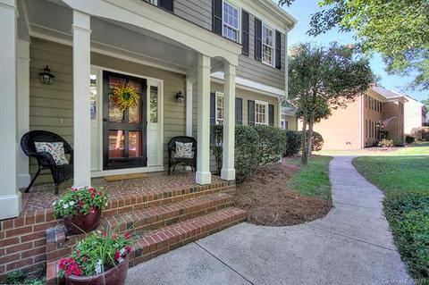 2718 Oxborough Dr, Matthews, NC 28105 photo 2