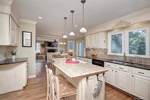 2718 Oxborough Dr, Matthews, NC 28105 photo 5