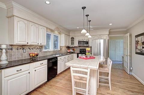2718 Oxborough Dr, Matthews, NC 28105 photo 4