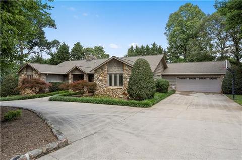 2372 Eagle Dr, Conover, NC 28613 photo 2