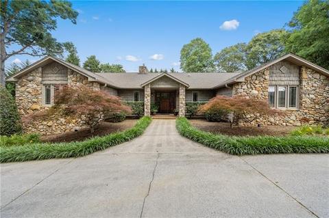 2372 Eagle Dr, Conover, NC 28613 photo 3