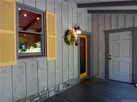 323 Hyacinth Dr, Clyde, NC 28721 photo 6