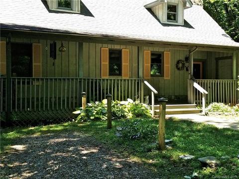 323 Hyacinth Dr, Clyde, NC 28721 photo 2