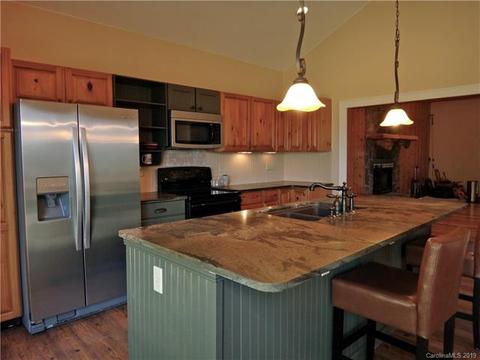 323 Hyacinth Dr, Clyde, NC 28721 photo 10
