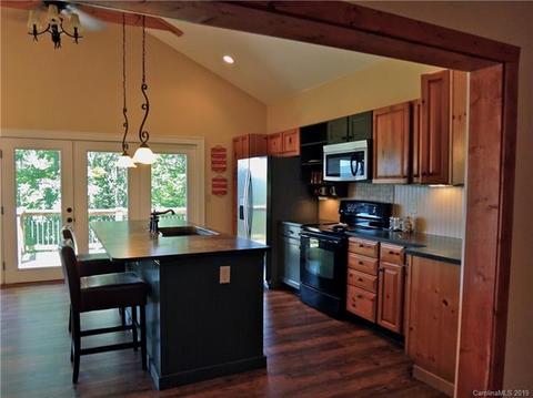 323 Hyacinth Dr, Clyde, NC 28721 photo 9