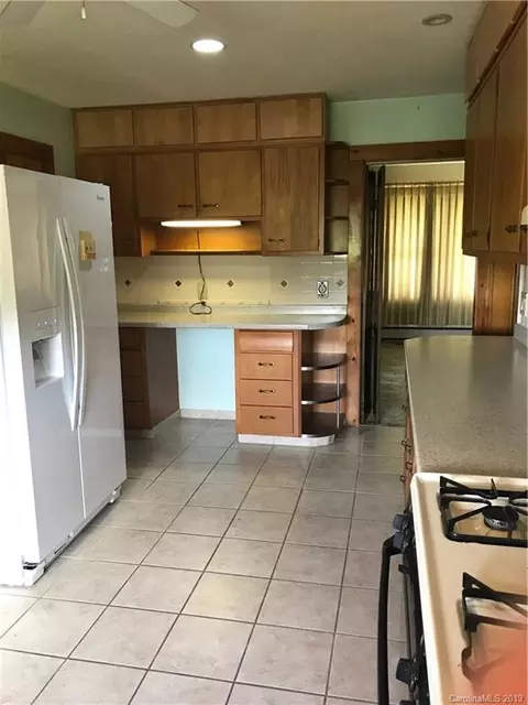 654 Summit Ave, Spruce Pine, NC 28777 photo 4