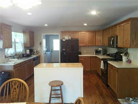 827 Mudcut Loop, Marion, NC 28752 photo 10