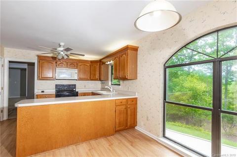332 Utsonati Ln, Brevard, NC 28712 photo 9