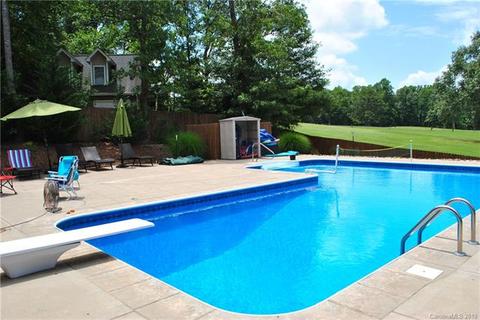 2513 Rolling Ridge Dr, Hickory, NC 28601 photo 3