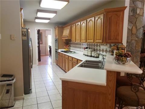 114 Hunting Ln, Morganton, NC 28655 photo 6