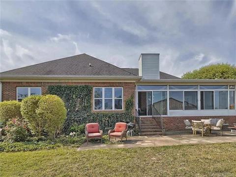304 Whiteplains Pl, Gilbert, SC 29054 photo 2