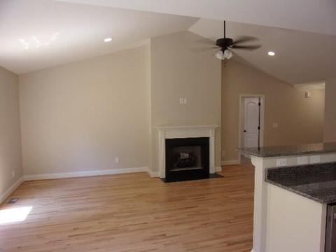 992 Maple Glen Dr, Conover, NC 28613 photo 4