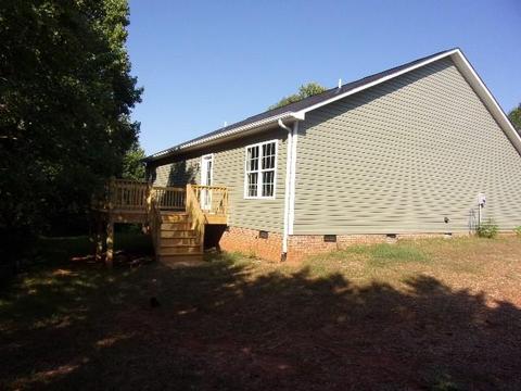 992 Maple Glen Dr, Conover, NC 28613 photo 2