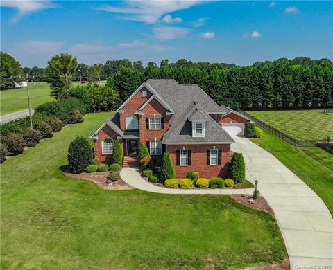 1001 Creekwalk Dr, Stanley, NC 28164 photo 1
