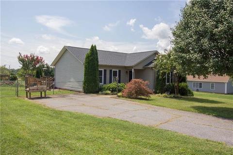 1389 Pear Dr, Conover, NC 28613 photo 14