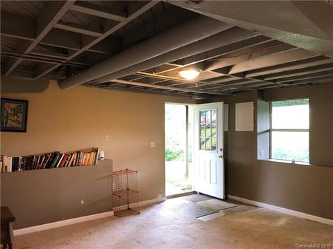 87 Cresent Loop, Canton, NC 28716 photo 18