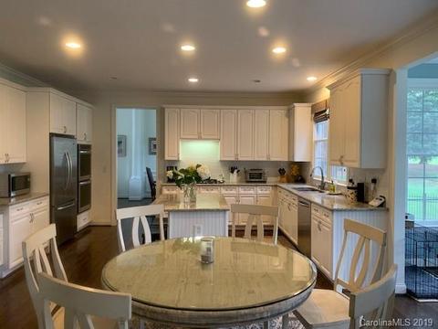 18316 Turnberry Ct, Davidson, NC 28036 photo 2