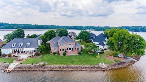 7107 Windaliere Dr, Cornelius, NC 28031 photo 1