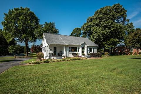 810 2nd St, Conover, NC 28613 photo 2