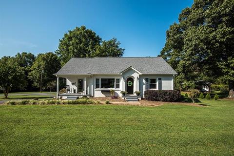 810 2nd St, Conover, NC 28613 photo 1