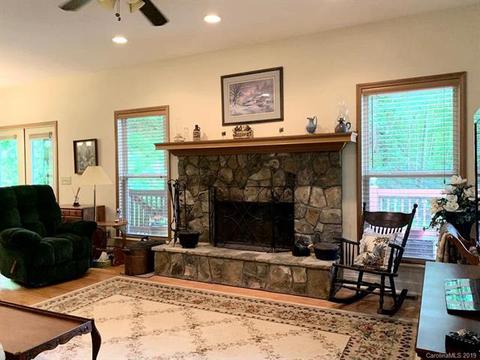 138 E Wabash Dr, Sylva, NC 28779 photo 4