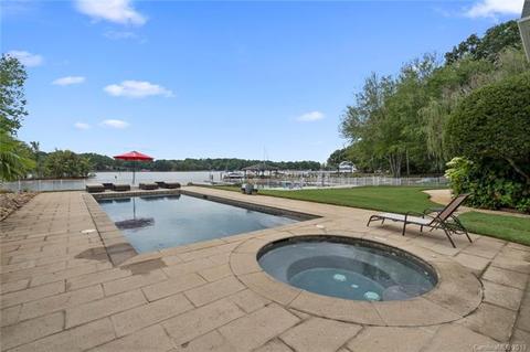 20211 Rainbow Cir, Cornelius, NC 28031 photo 3