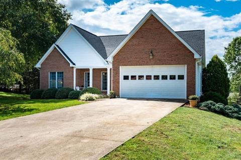 4395 Fox Trl, Hickory, NC 28601 photo 1