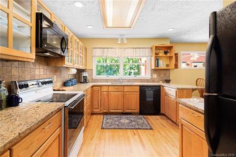 41 Devonshire Dr, Candler, NC 28715 photo 10