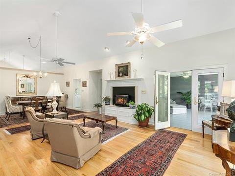 426 Summerset Dr, Clyde, NC 28721 photo 6
