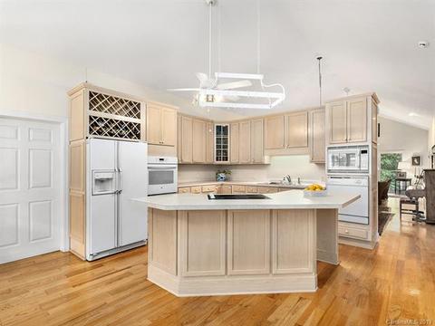 426 Summerset Dr, Clyde, NC 28721 photo 11