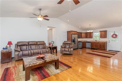 316 Maple Leaf Ln, Clyde, NC 28721 photo 6