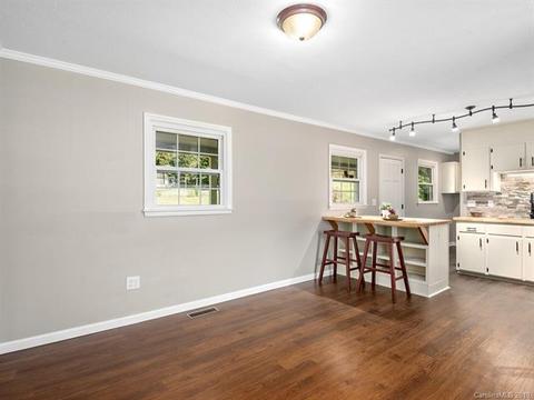 29 Chantilly Ct, Clyde, NC 28721 photo 9