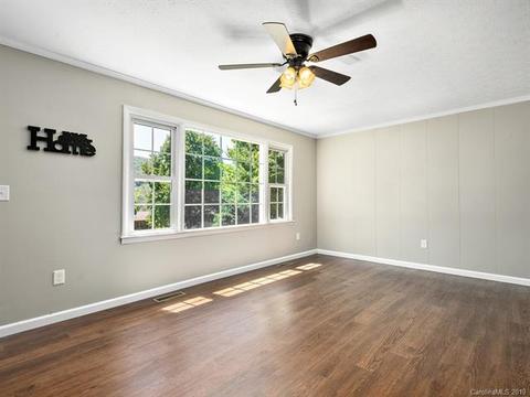 29 Chantilly Ct, Clyde, NC 28721 photo 5