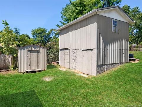 29 Chantilly Ct, Clyde, NC 28721 photo 19