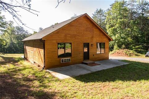212 Pine Meadows Cir, Hickory, NC 28601 photo 1