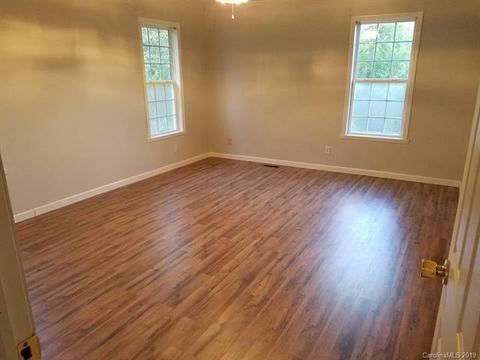 367 Old Bryan Farm Dr, Marshall, NC 28753 photo 2