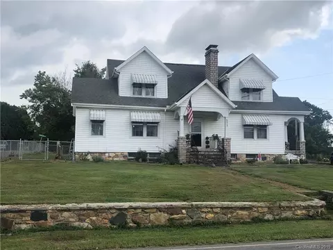 571 Summit Ave, Spruce Pine, NC 28777 photo 1