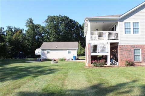 2494 Genes Loop, Morganton, NC 28655 photo 3