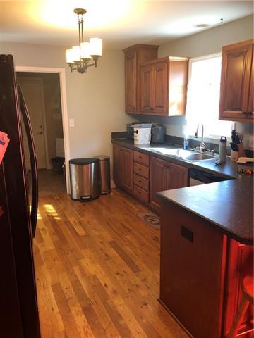 511 E Carpenter St, Maiden, NC 28650 photo 2