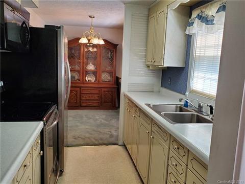 102 Willowbrook Dr, Morganton, NC 28655 photo 8