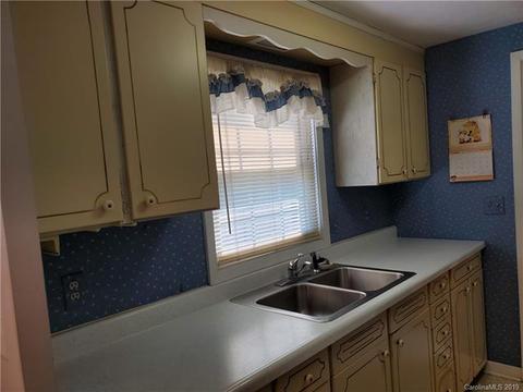 102 Willowbrook Dr, Morganton, NC 28655 photo 6