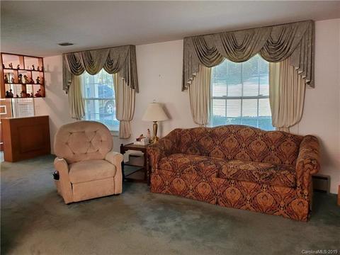 102 Willowbrook Dr, Morganton, NC 28655 photo 4