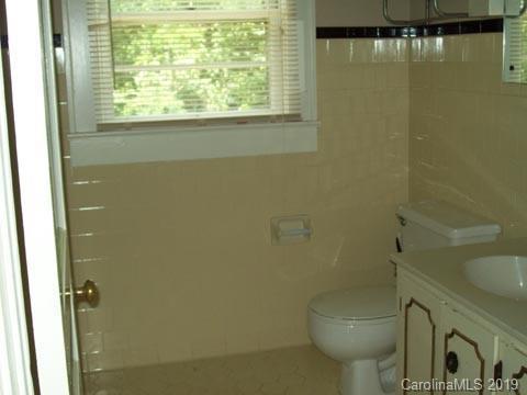 401 Oakland Ave, Drexel, NC 28619 photo 2
