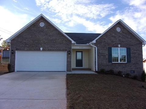 1359 Landsdowne Dr, Conover, NC 28613 photo 1
