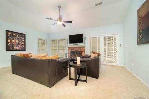 4308 Silvermere Way, Charlotte, NC 28269 photo 2