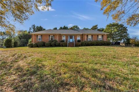 2405 Gleneagles Dr, Monroe, NC 28110 photo 1