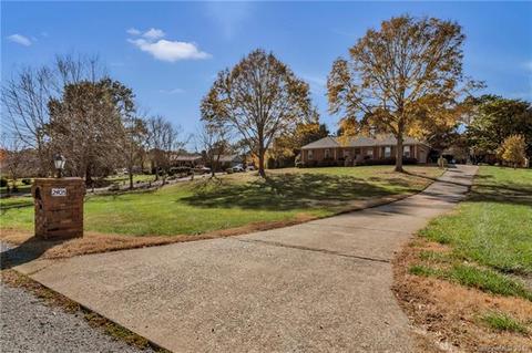 2405 Gleneagles Dr, Monroe, NC 28110 photo 2