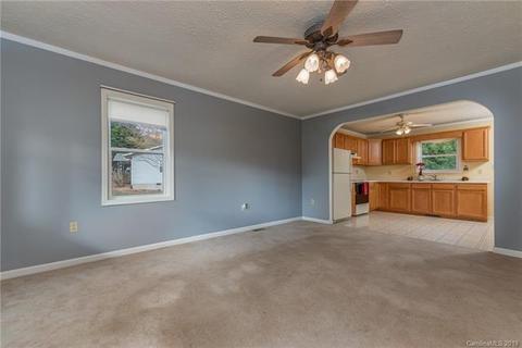 38 Pleasant Ct, Flat Rock, NC 28731 photo 3